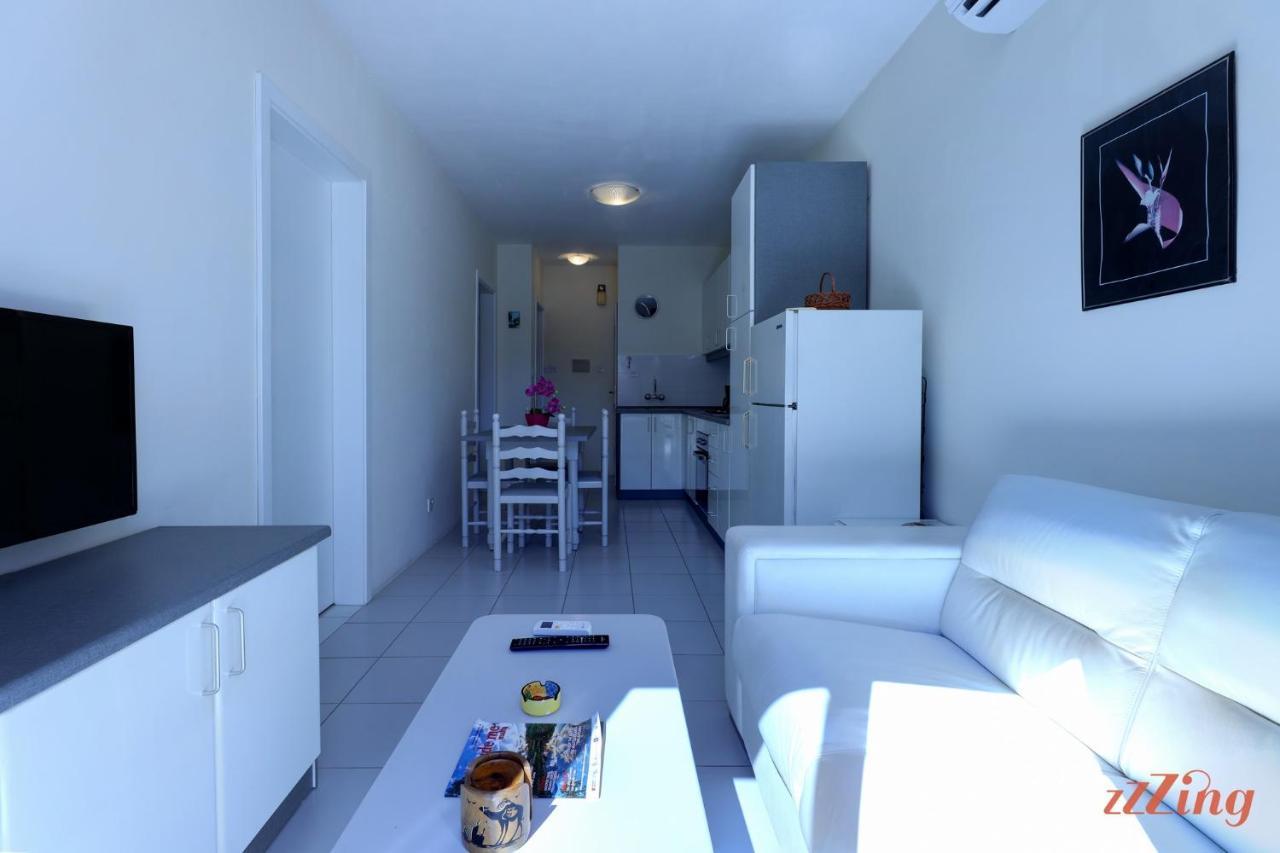 شقة Seaside With Side Sea Views - New